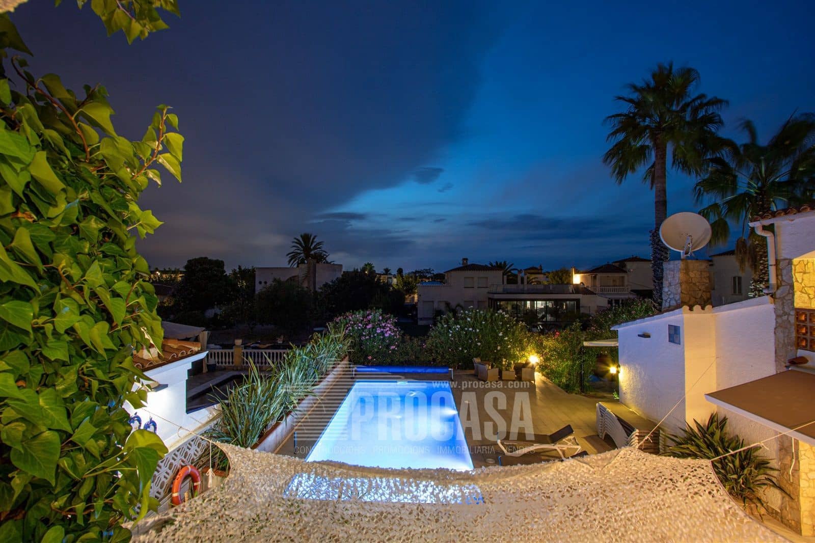 8 makuuhuone Huvila myytävänä paikassa Empuriabrava mukana uima-altaan - 1 380 000 € (Ref: 7080627)