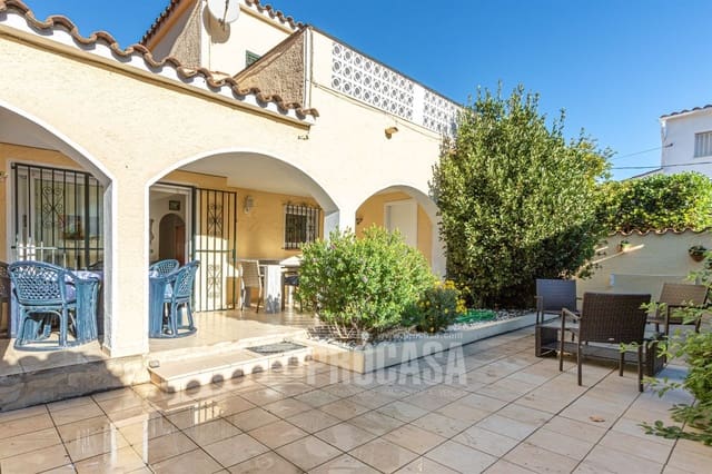 4 slaapkamer Villa te koop in Empuriabrava, Castelló d'Empúries met zwembad - € 430.000 (Ref: 7255142)