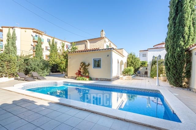 4 slaapkamer Villa te koop in Empuriabrava, Castelló d'Empúries met zwembad - € 430.000 (Ref: 7255142)