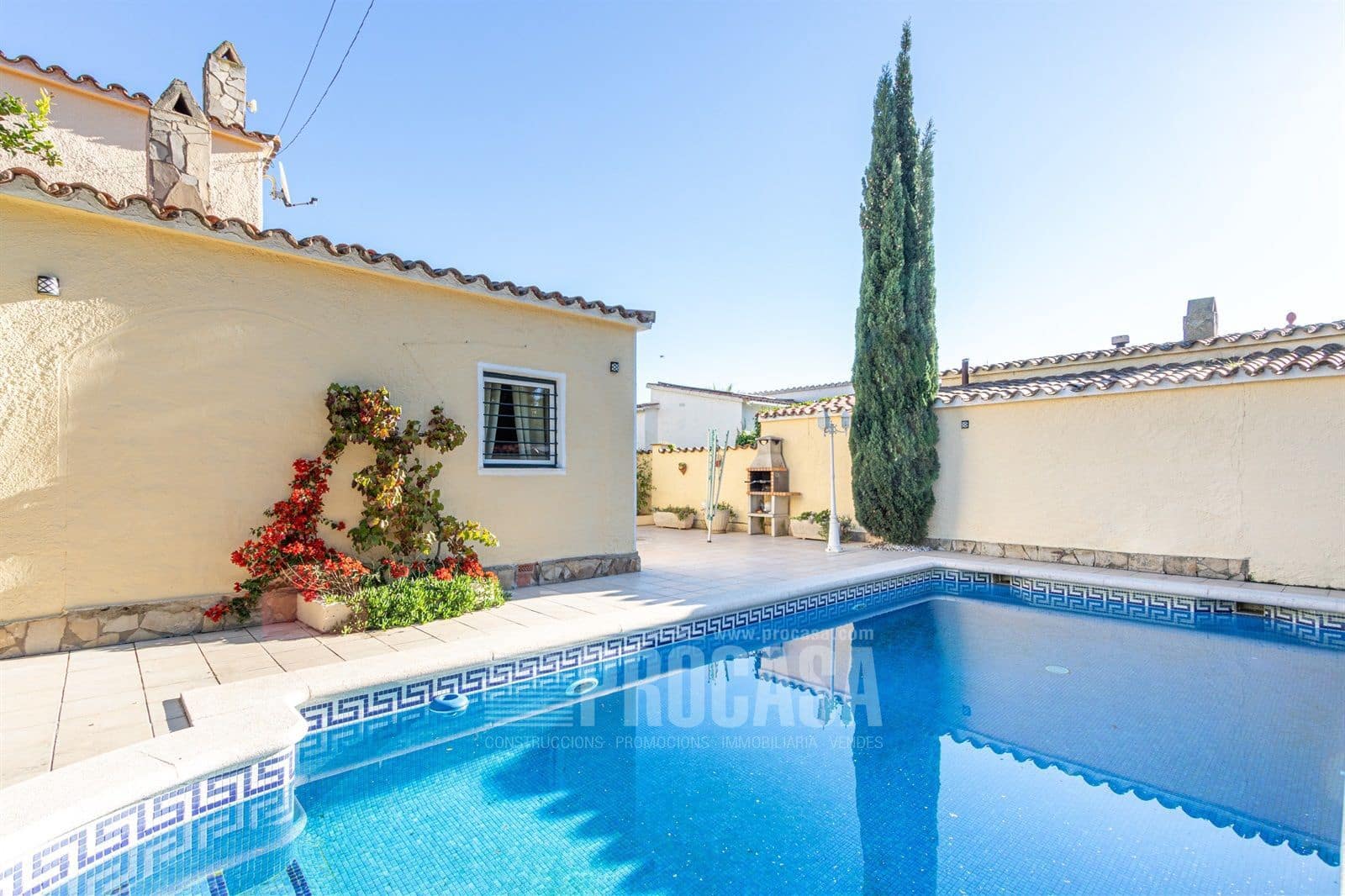 4 slaapkamer Villa te koop in Empuriabrava met zwembad - € 430.000 (Ref: 7255142)