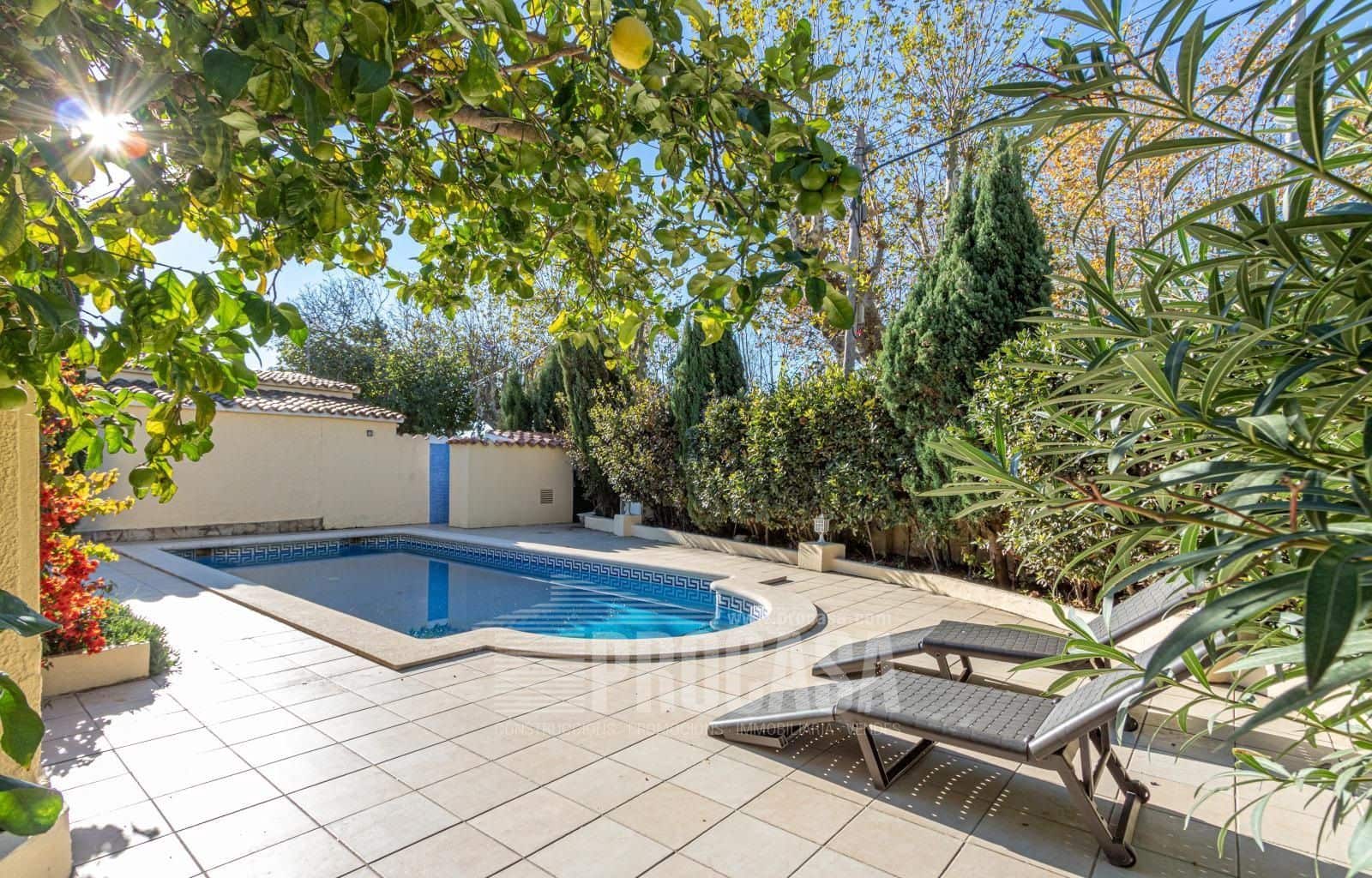 4 slaapkamer Villa te koop in Empuriabrava met zwembad - € 430.000 (Ref: 7255142)