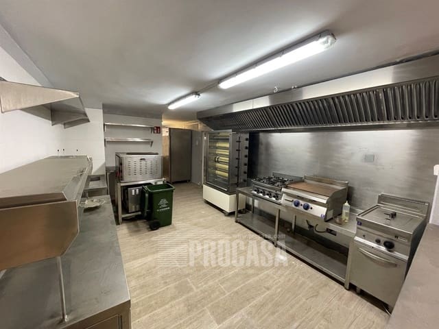 Erhverv til salg i Empuriabrava, Castelló d'Empúries - € 210.000 (Ref: 7329251)