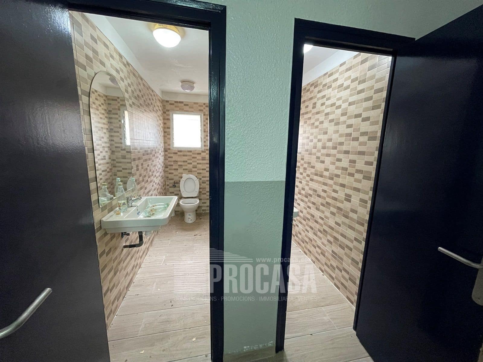 Erhverv til salg i Empuriabrava - € 210.000 (Ref: 7329251)