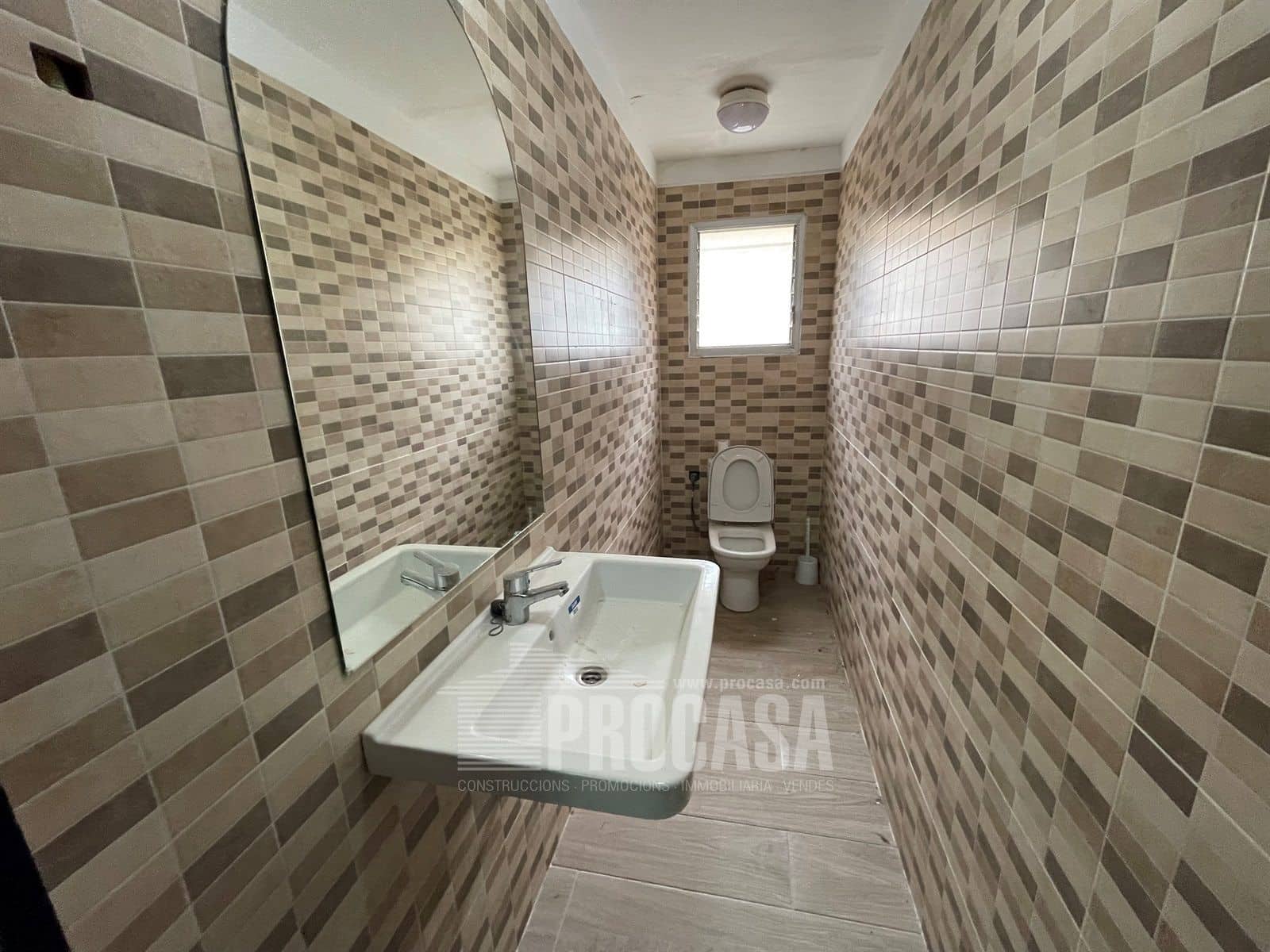 Erhverv til salg i Empuriabrava - € 210.000 (Ref: 7329251)