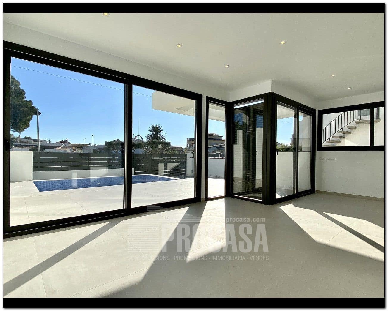 4 slaapkamer Villa te koop in Empuriabrava met zwembad garage - € 659.000 (Ref: 7401760)