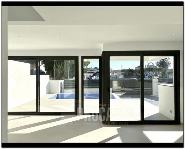 4 slaapkamer Villa te koop in Empuriabrava, Castelló d'Empúries met zwembad garage - € 659.000 (Ref: 7401760)