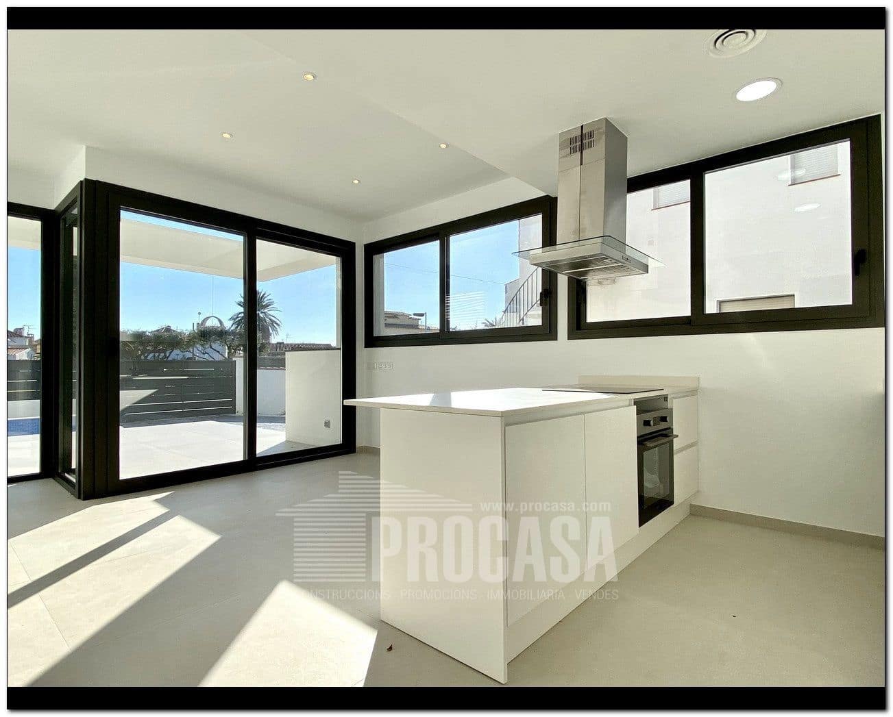 4 slaapkamer Villa te koop in Empuriabrava met zwembad garage - € 659.000 (Ref: 7401760)