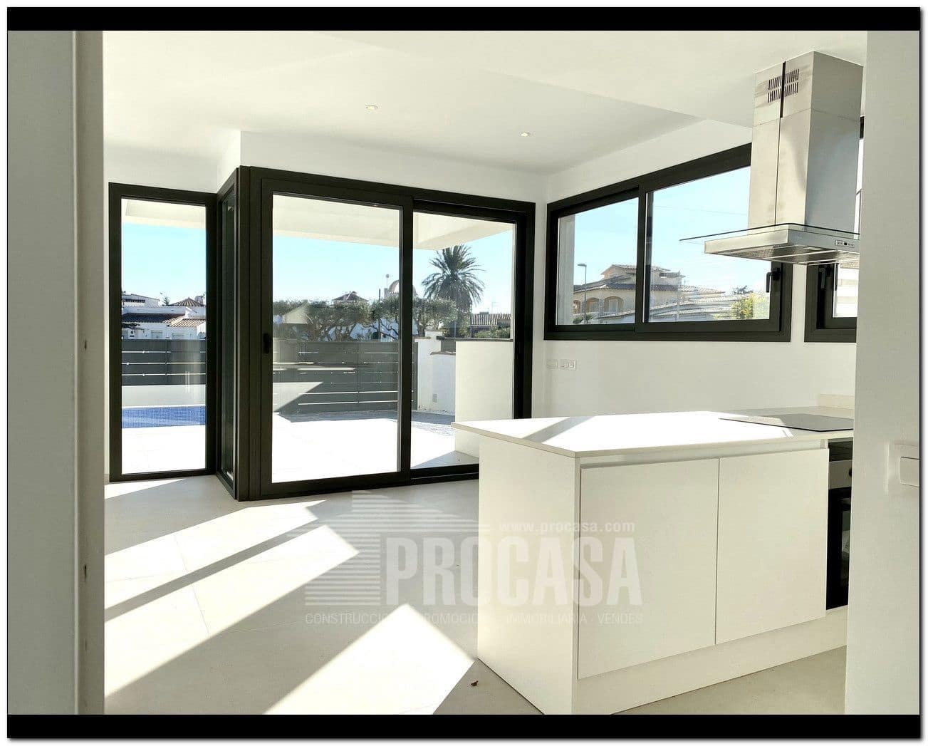 4 slaapkamer Villa te koop in Empuriabrava met zwembad garage - € 659.000 (Ref: 7401760)