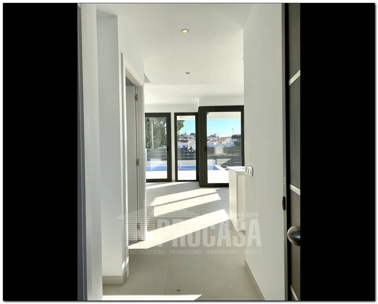 4 slaapkamer Villa te koop in Empuriabrava met zwembad garage - € 659.000 (Ref: 7401760)