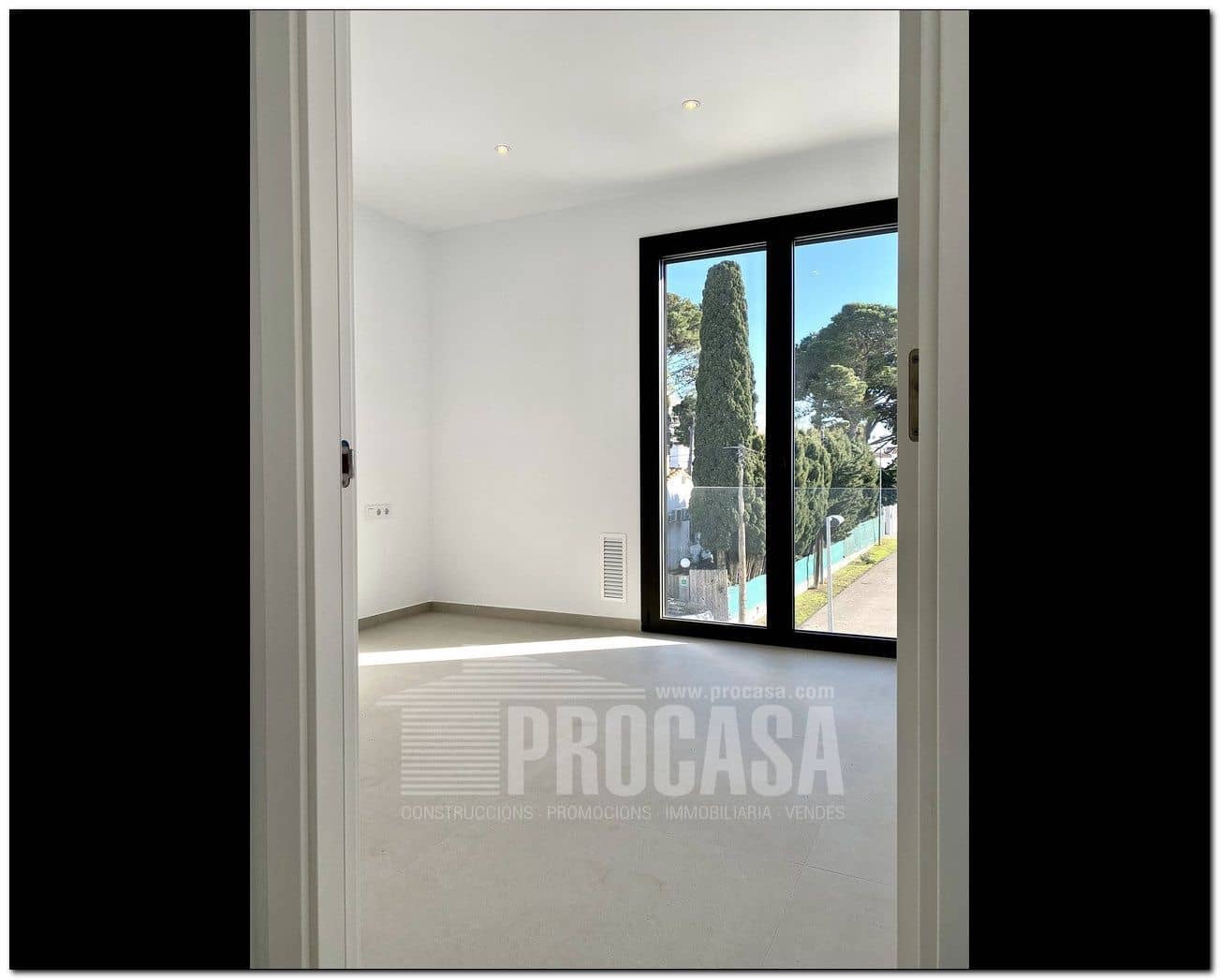 4 slaapkamer Villa te koop in Empuriabrava met zwembad garage - € 659.000 (Ref: 7401760)