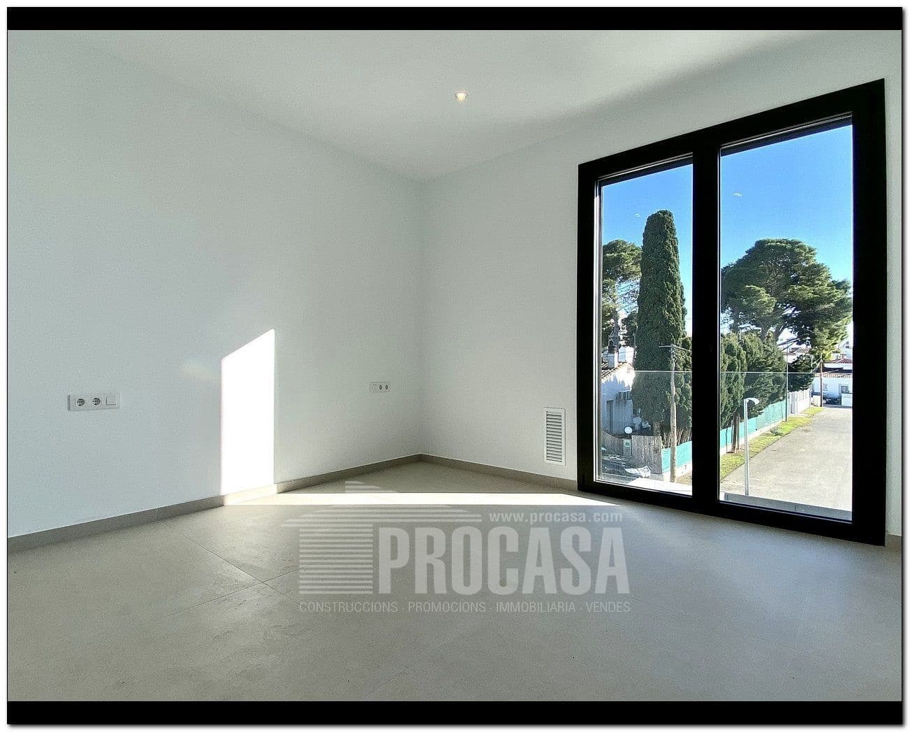 4 slaapkamer Villa te koop in Empuriabrava met zwembad garage - € 659.000 (Ref: 7401760)