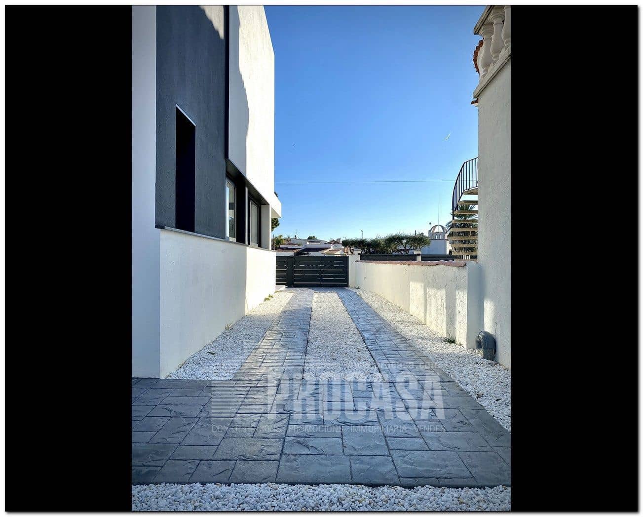 4 slaapkamer Villa te koop in Empuriabrava met zwembad garage - € 659.000 (Ref: 7401760)