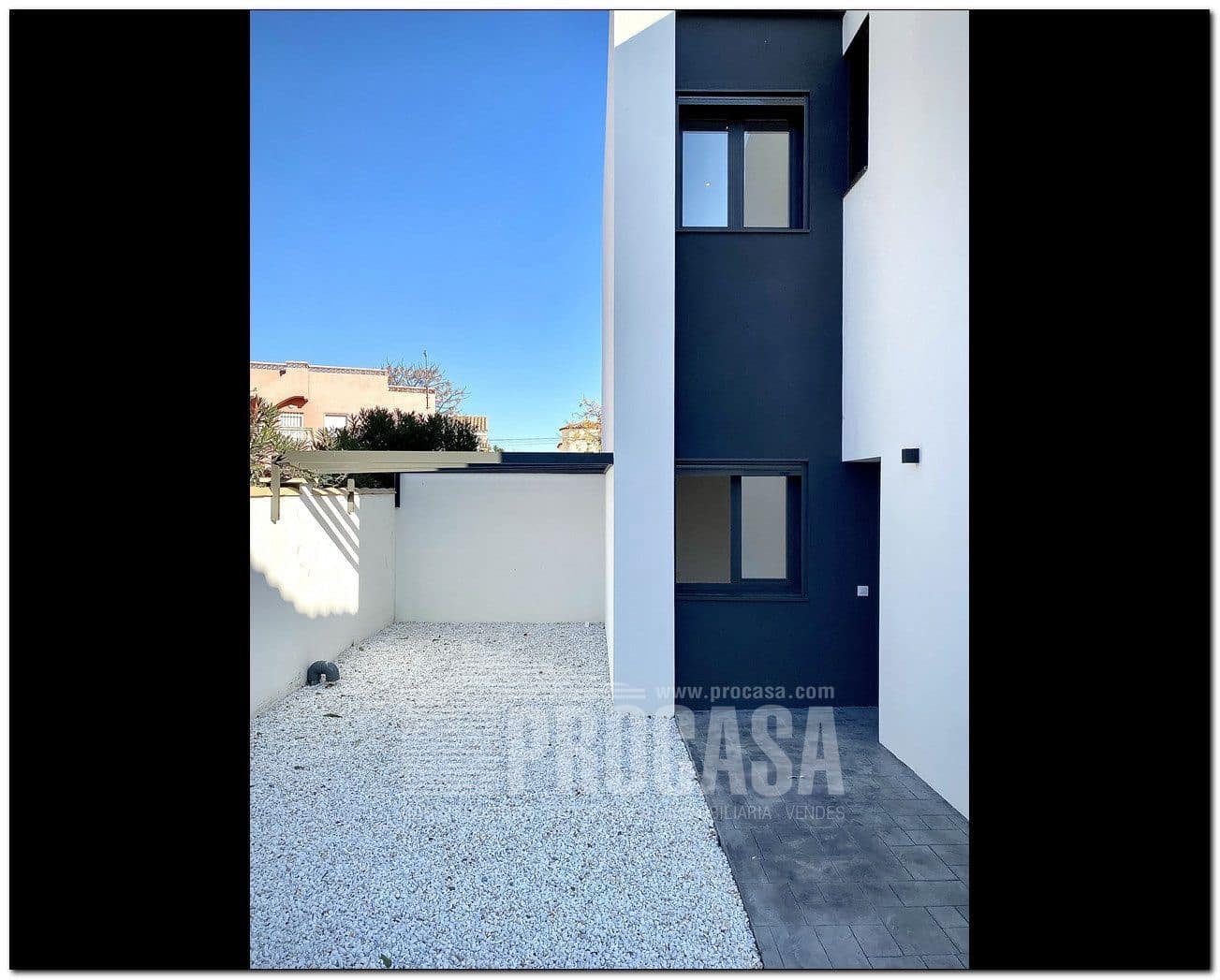 4 slaapkamer Villa te koop in Empuriabrava met zwembad garage - € 659.000 (Ref: 7401760)