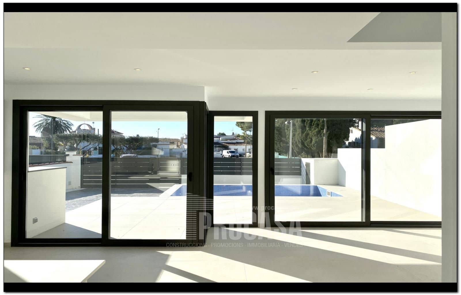 3 chambre Villa/Maison à vendre à Empuriabrava avec piscine garage - 659 000 € (Ref: 7401761)