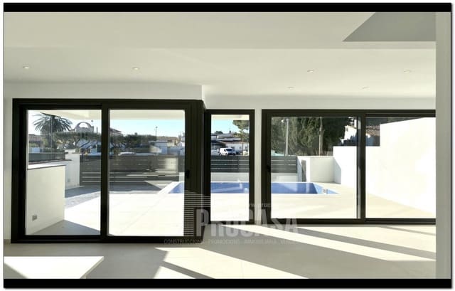 3 slaapkamer Villa te koop in Empuriabrava, Castelló d'Empúries met zwembad garage - € 659.000 (Ref: 7401761)