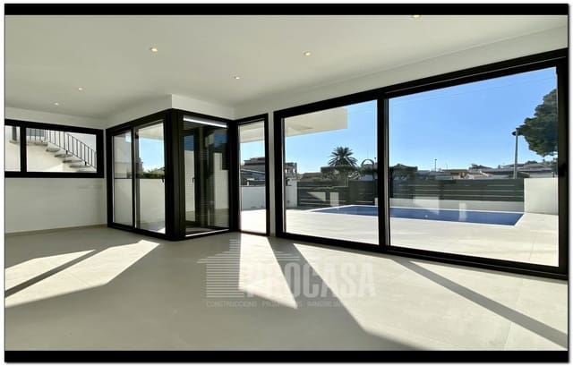 3 slaapkamer Villa te koop in Empuriabrava, Castelló d'Empúries met zwembad garage - € 659.000 (Ref: 7401761)