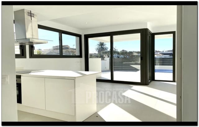 3 slaapkamer Villa te koop in Empuriabrava, Castelló d'Empúries met zwembad garage - € 659.000 (Ref: 7401761)