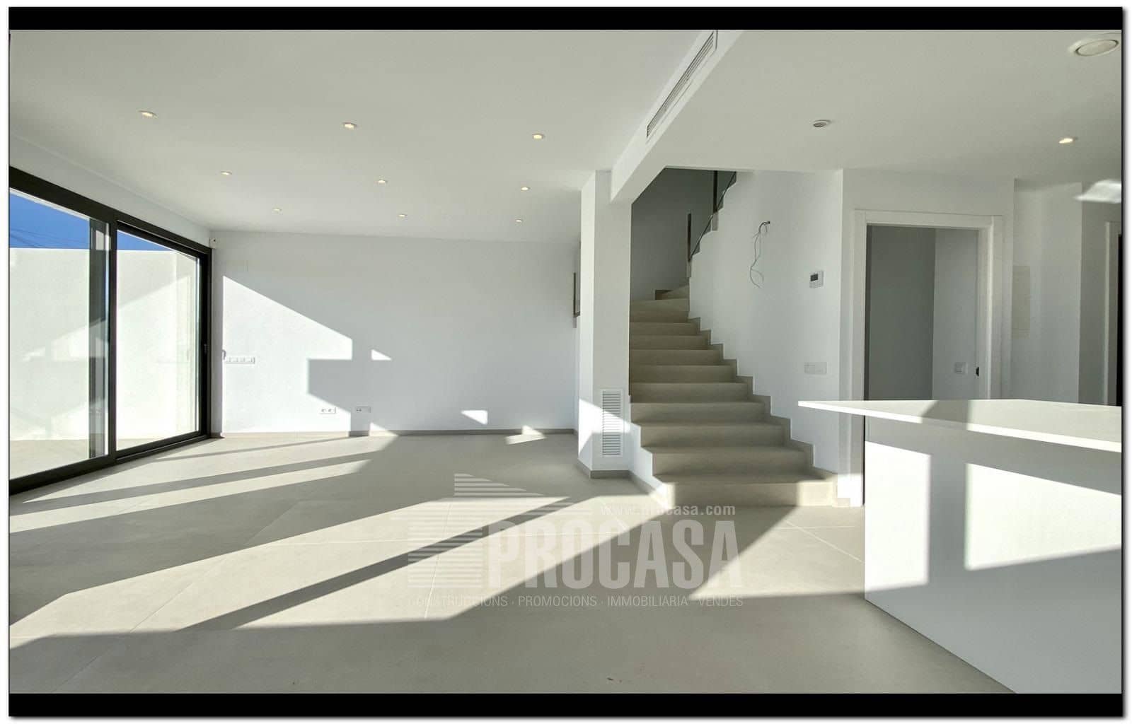 3 chambre Villa/Maison à vendre à Empuriabrava avec piscine garage - 659 000 € (Ref: 7401761)