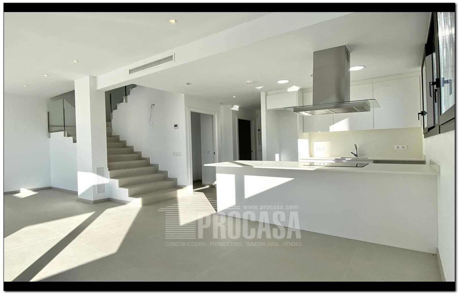 3 chambre Villa/Maison à vendre à Empuriabrava avec piscine garage - 659 000 € (Ref: 7401761)