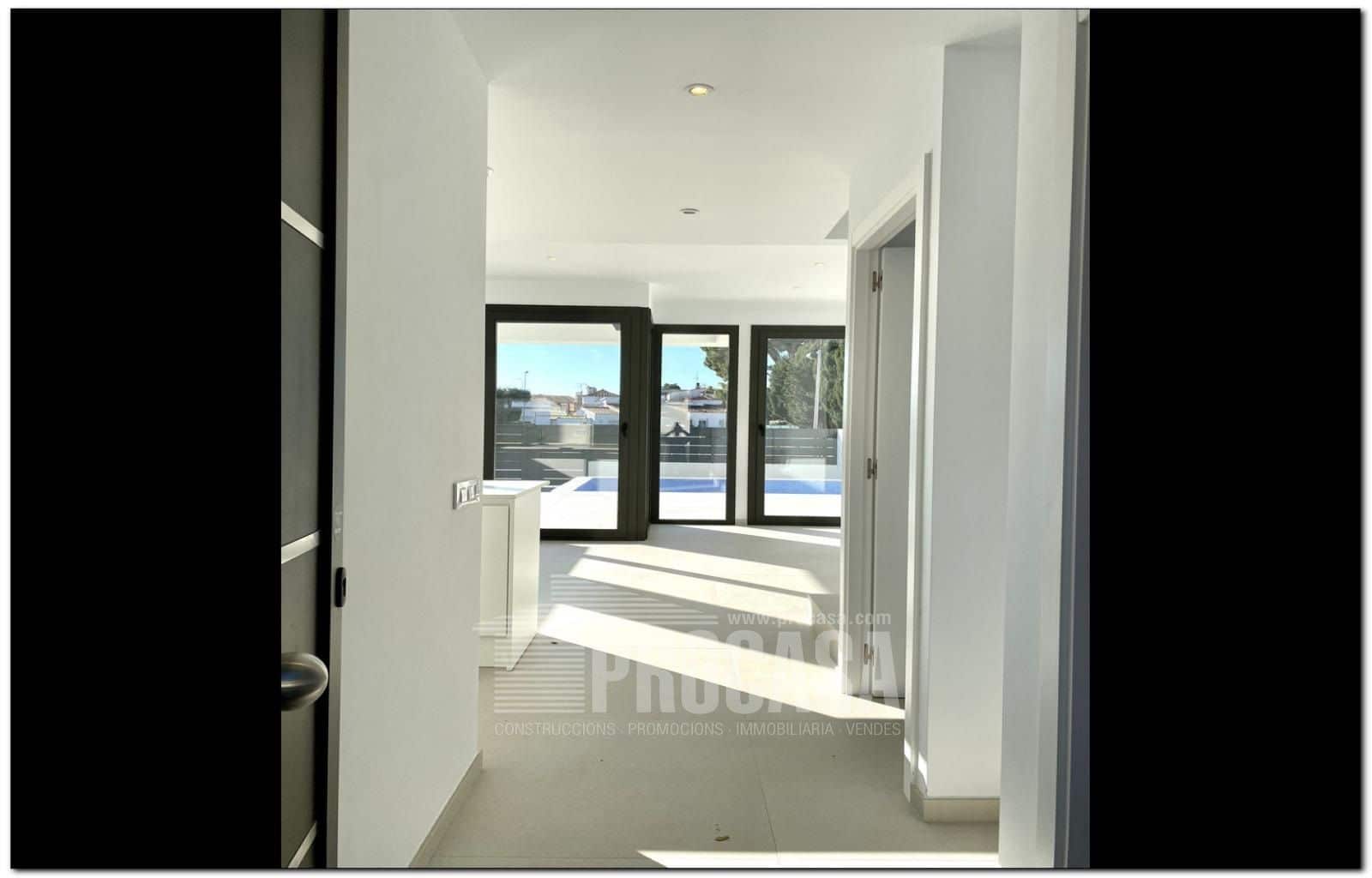 3 chambre Villa/Maison à vendre à Empuriabrava avec piscine garage - 659 000 € (Ref: 7401761)