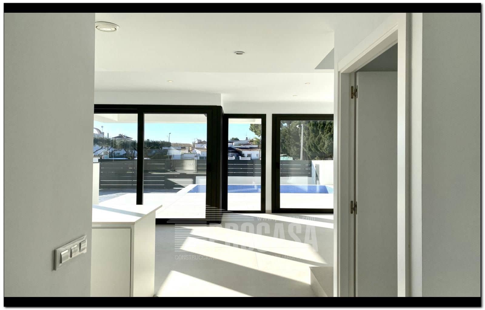 3 chambre Villa/Maison à vendre à Empuriabrava avec piscine garage - 659 000 € (Ref: 7401761)