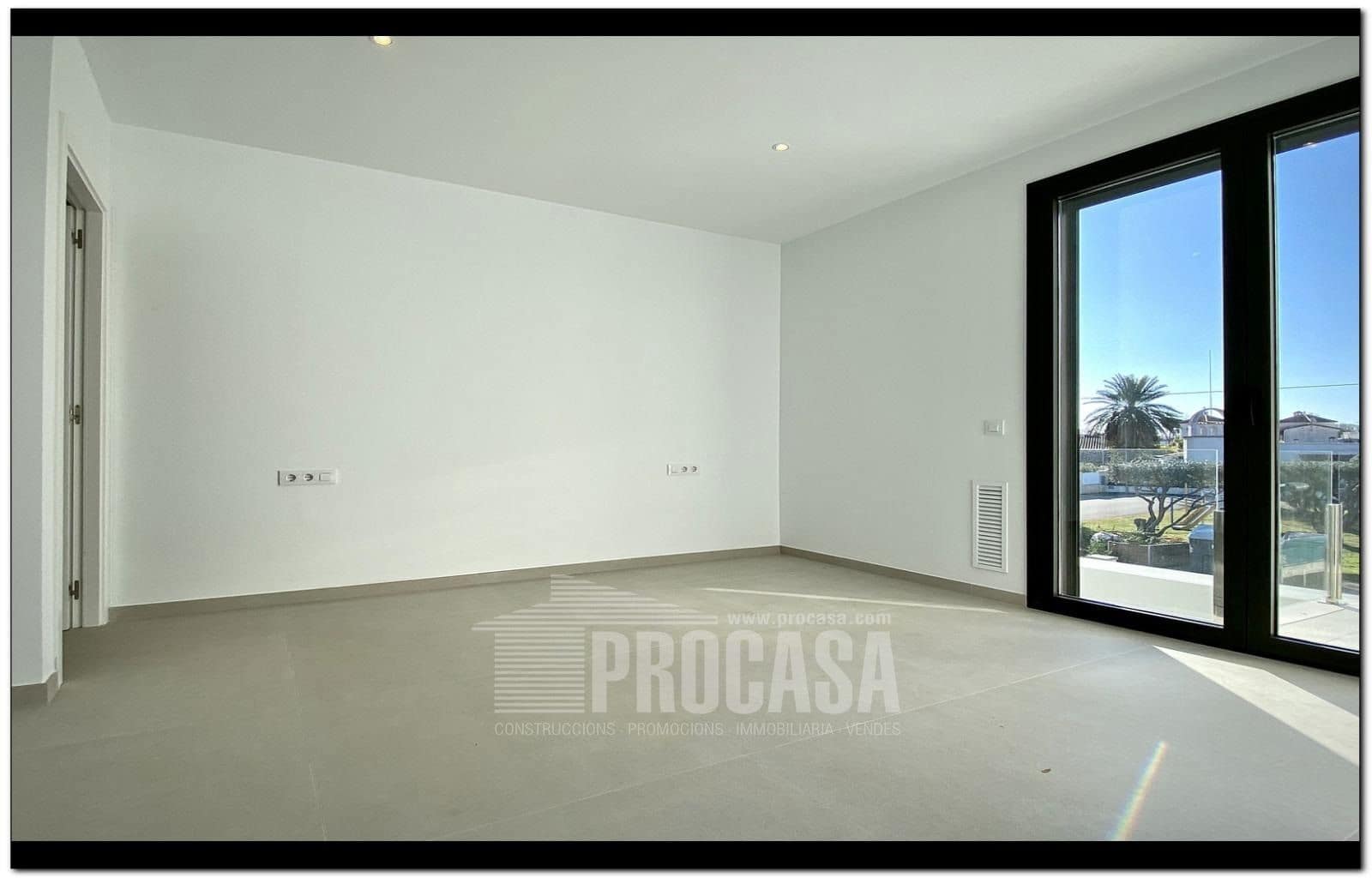 3 chambre Villa/Maison à vendre à Empuriabrava avec piscine garage - 659 000 € (Ref: 7401761)