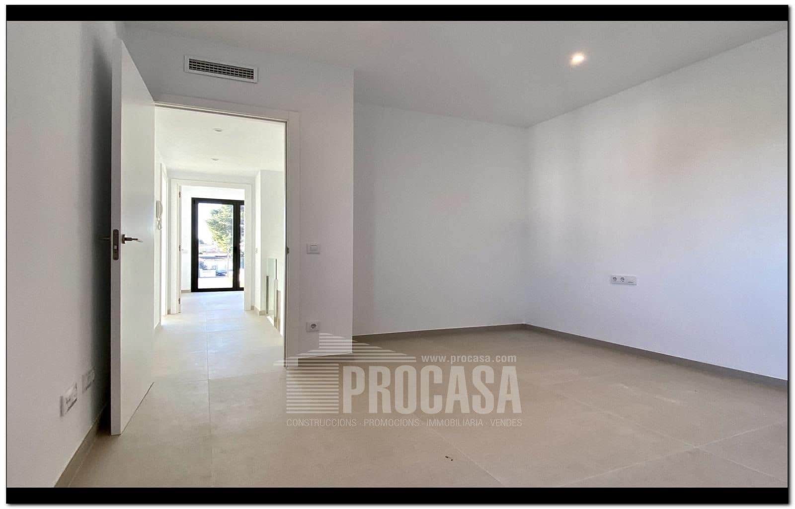 3 chambre Villa/Maison à vendre à Empuriabrava avec piscine garage - 659 000 € (Ref: 7401761)
