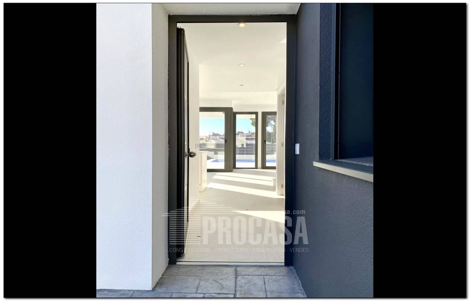 3 chambre Villa/Maison à vendre à Empuriabrava avec piscine garage - 659 000 € (Ref: 7401761)