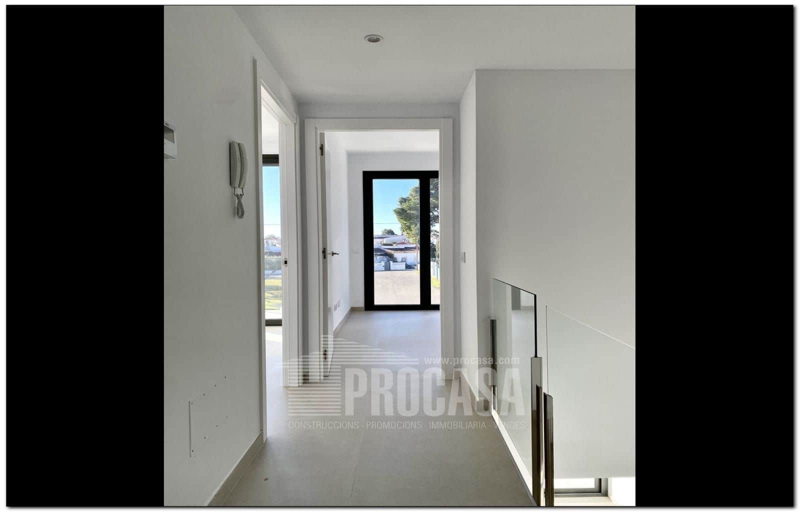 3 chambre Villa/Maison à vendre à Empuriabrava avec piscine garage - 659 000 € (Ref: 7401761)