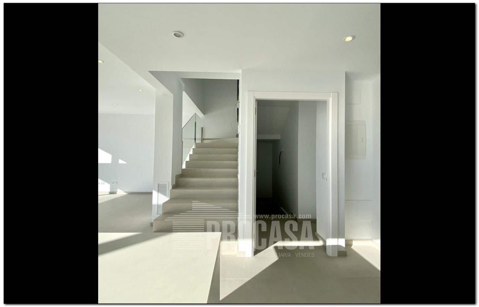 3 chambre Villa/Maison à vendre à Empuriabrava avec piscine garage - 659 000 € (Ref: 7401761)