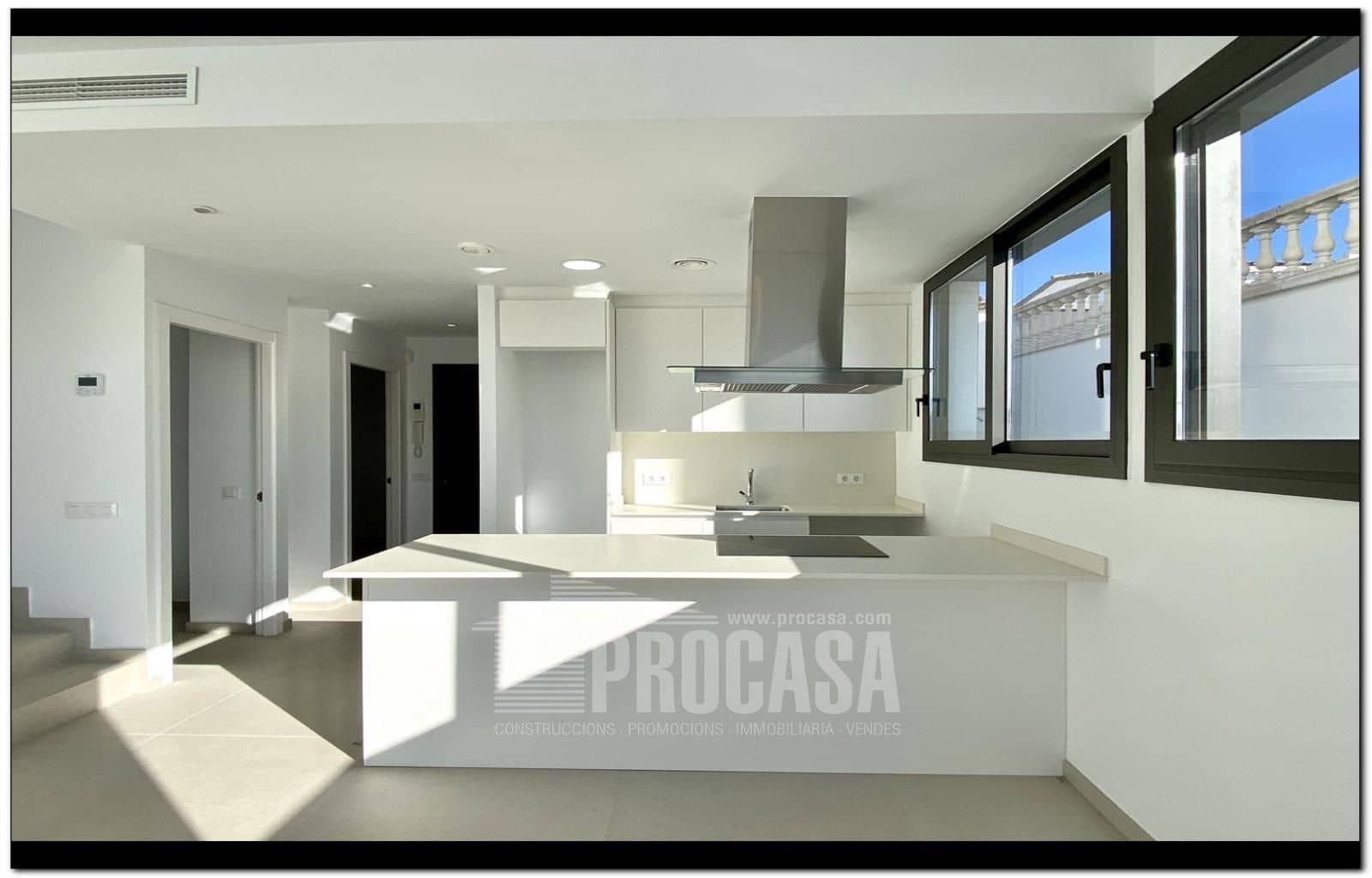 3 chambre Villa/Maison à vendre à Empuriabrava avec piscine garage - 659 000 € (Ref: 7401761)