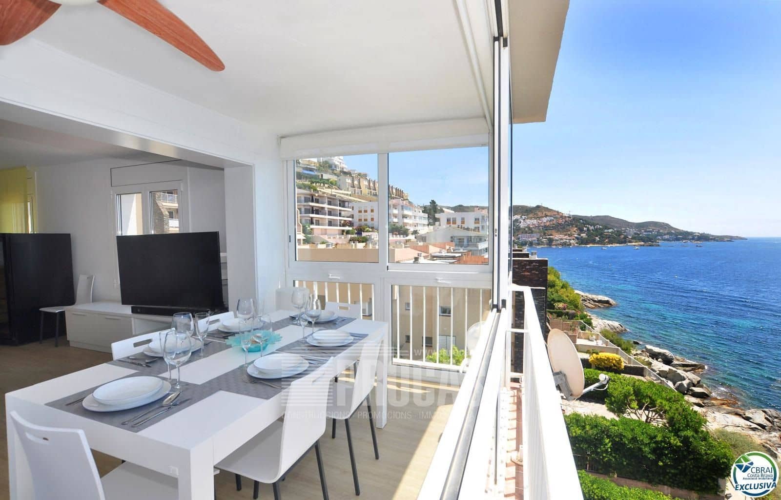 2 bedroom Flat for sale in Roses with garage - € 385,000 (Ref: 7753572)