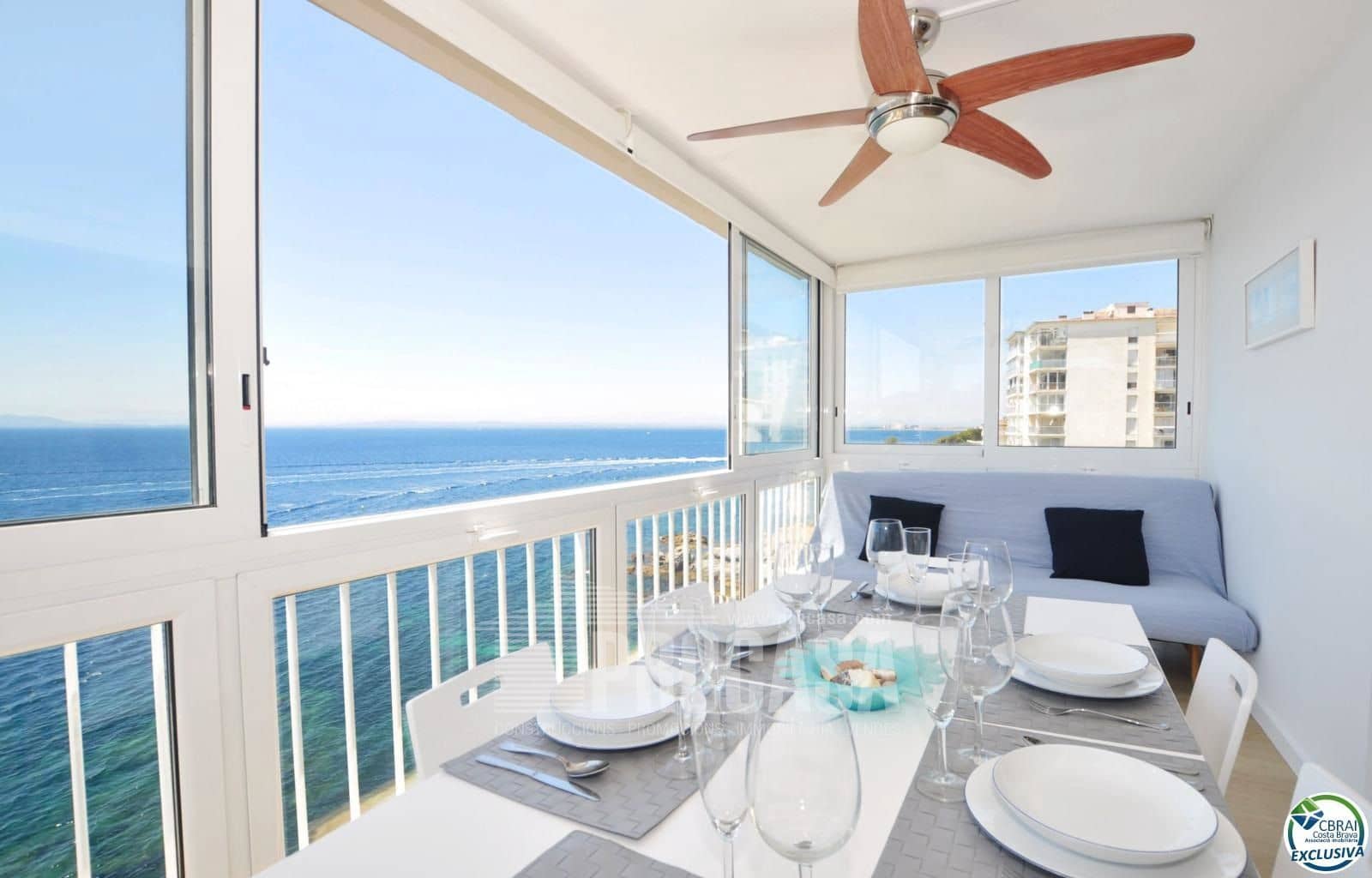 2 bedroom Flat for sale in Roses with garage - € 385,000 (Ref: 7753572)