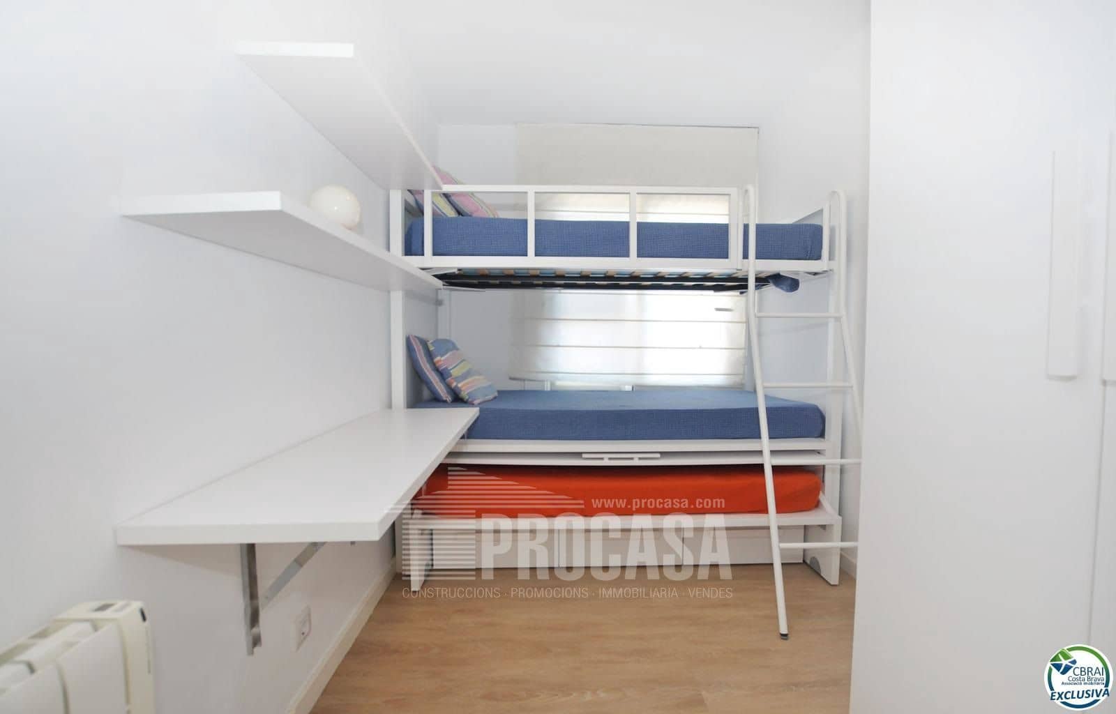2 bedroom Flat for sale in Roses with garage - € 385,000 (Ref: 7753572)