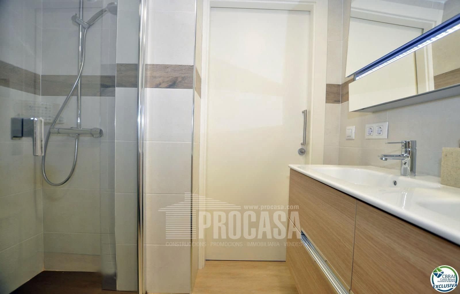 2 bedroom Flat for sale in Roses with garage - € 385,000 (Ref: 7753572)