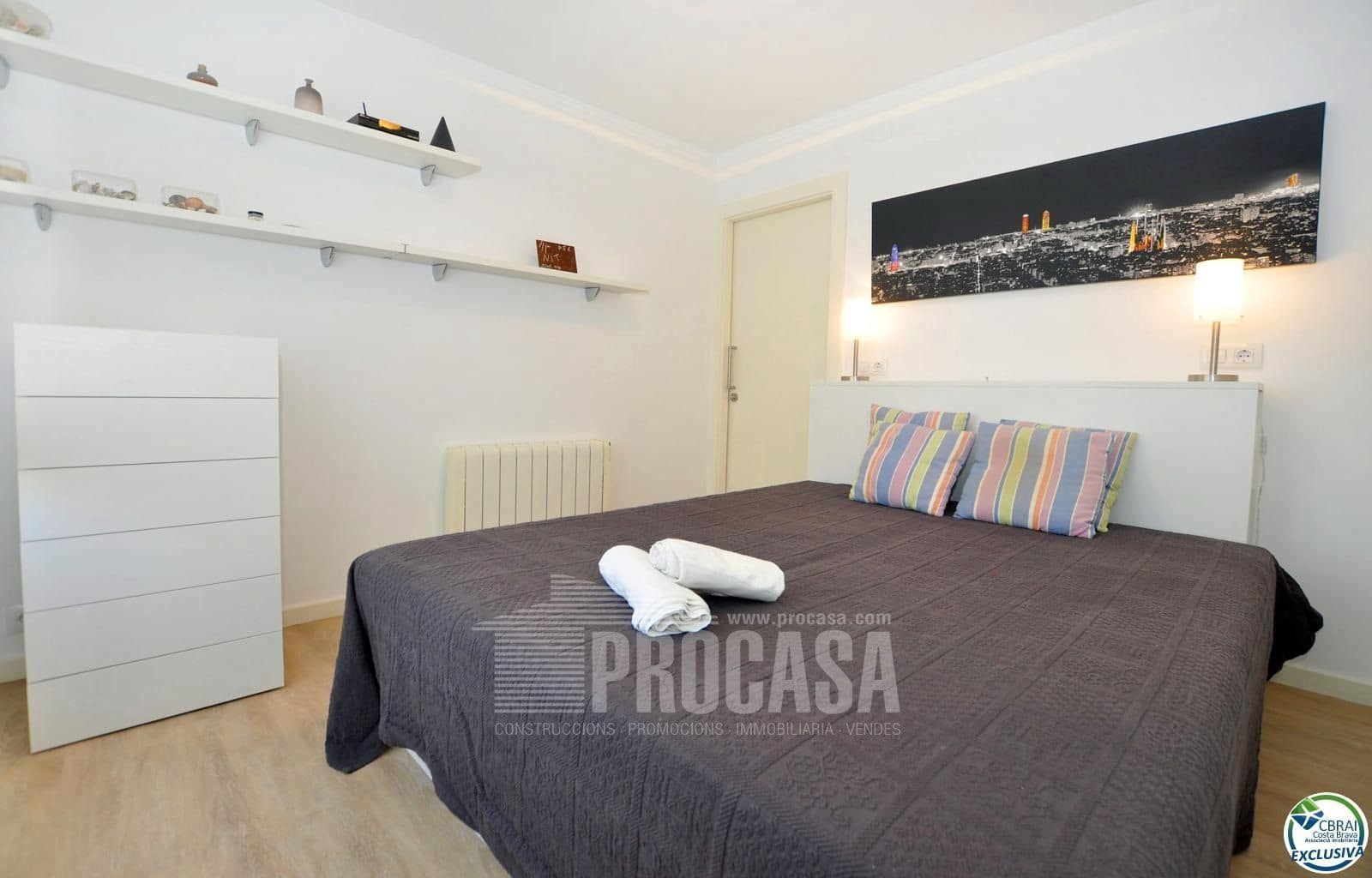 2 bedroom Flat for sale in Roses with garage - € 385,000 (Ref: 7753572)