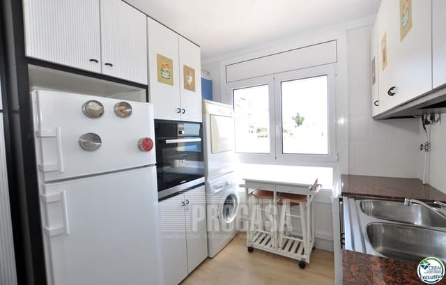 2 slaapkamer Flat te koop in Roses met garage - € 385.000 (Ref: 7753572)
