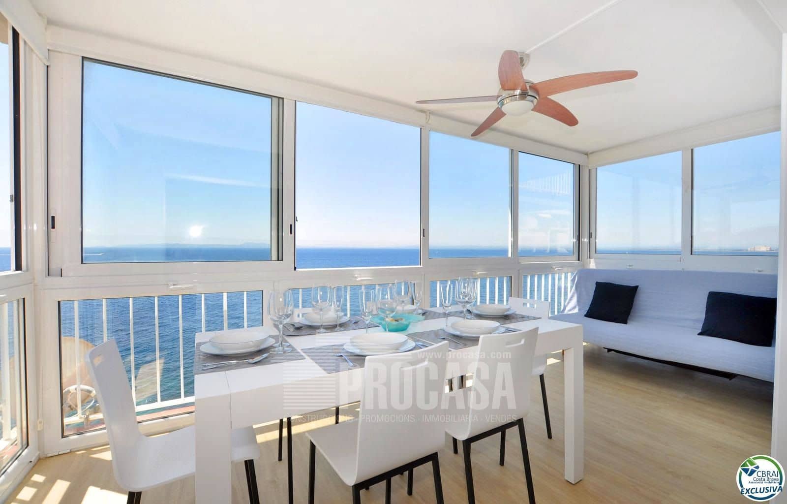 2 bedroom Flat for sale in Roses with garage - € 385,000 (Ref: 7753572)