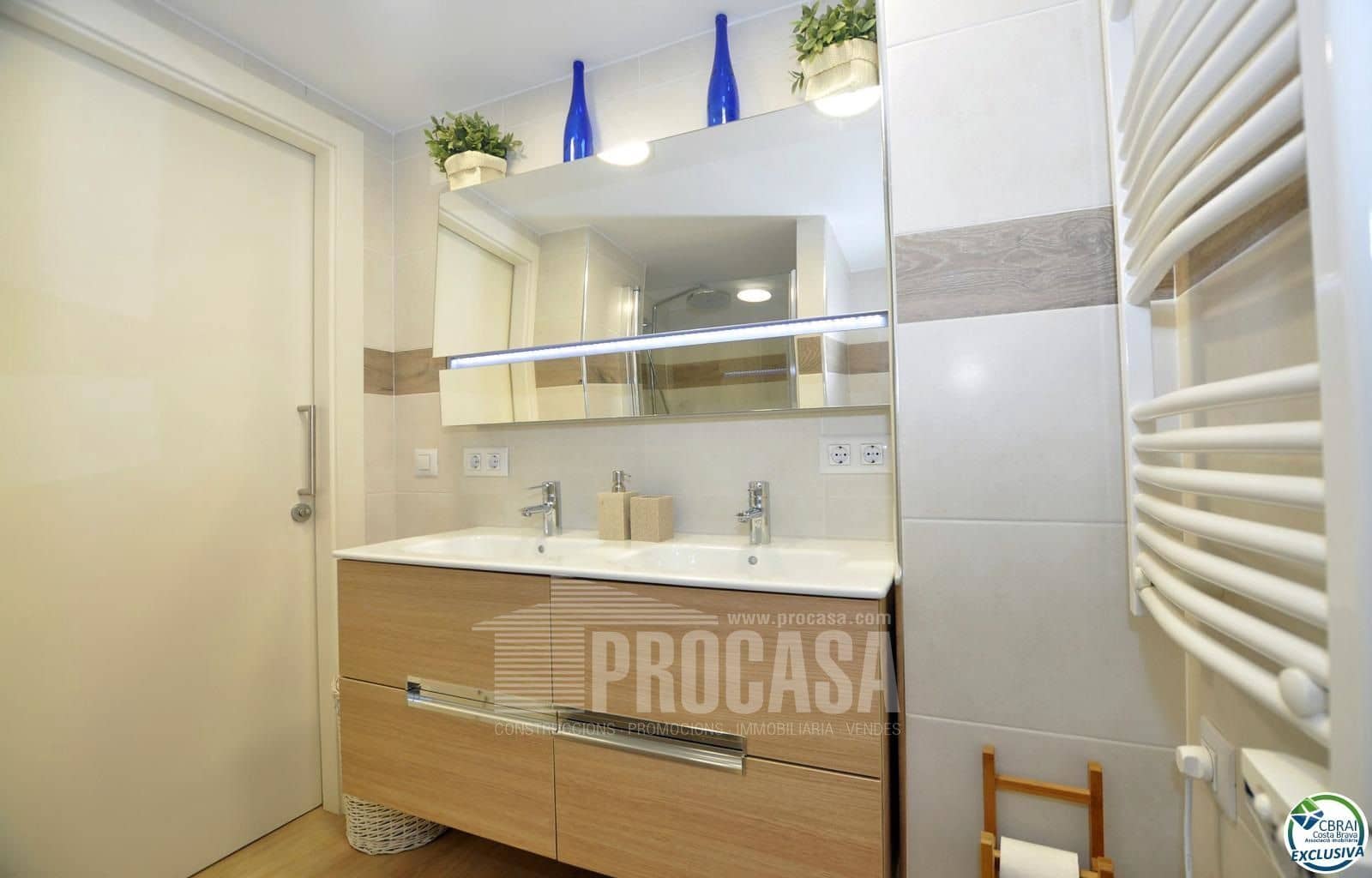 2 bedroom Flat for sale in Roses with garage - € 385,000 (Ref: 7753572)