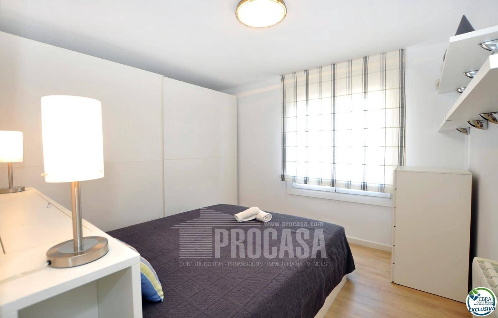 2 bedroom Flat for sale in Roses with garage - € 385,000 (Ref: 7753572)