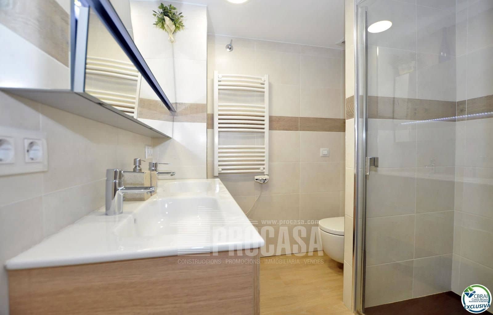 2 bedroom Flat for sale in Roses with garage - € 385,000 (Ref: 7753572)
