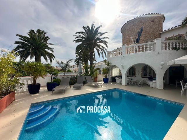 4 Zimmer Villa zu verkaufen in Empuriabrava, Castelló d'Empúries mit Pool Garage - 935.000 € (Ref: 7862687)