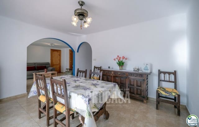 4 slaapkamer Flat te koop in Roses - € 249.000 (Ref: 7898427)