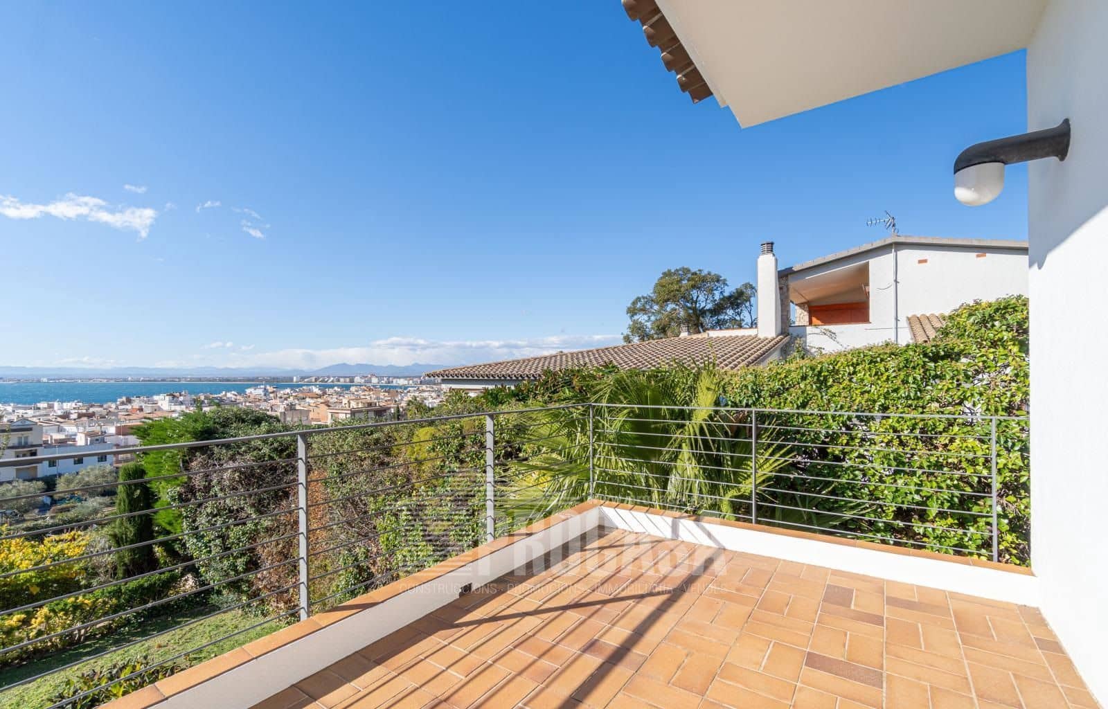 7 bedroom Villa for sale in Roses with pool garage - € 2,500,000 (Ref: 7952334)