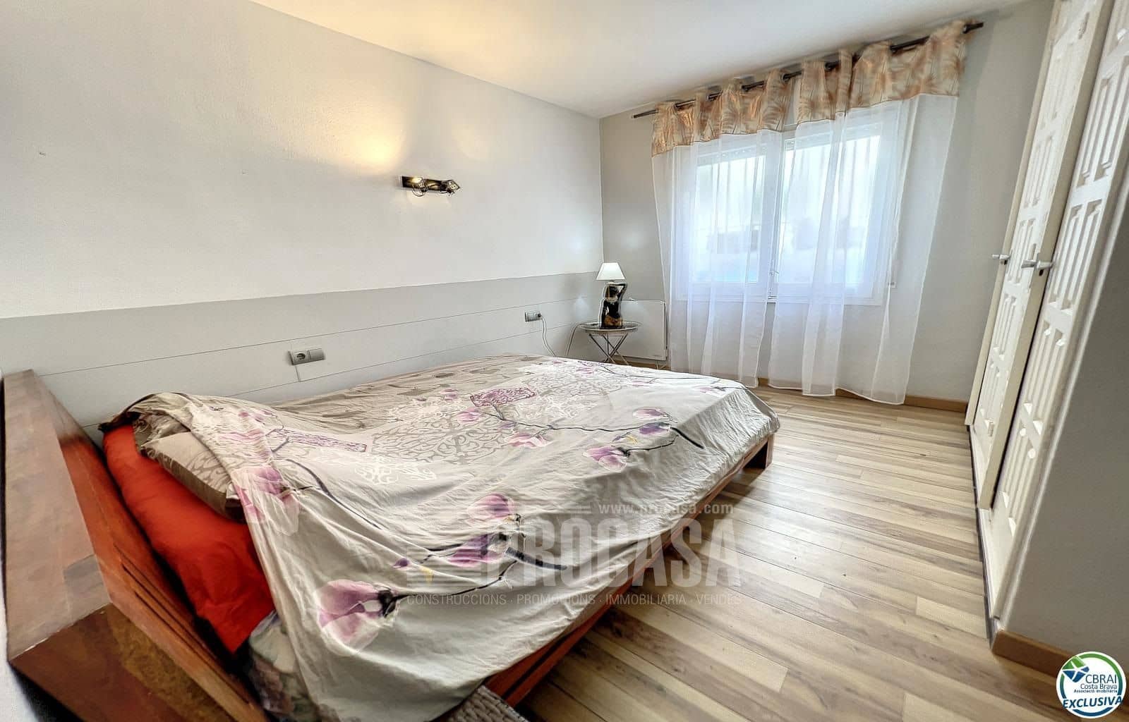 6 bedroom Flat for sale in Roses - € 315,000 (Ref: 7981773)