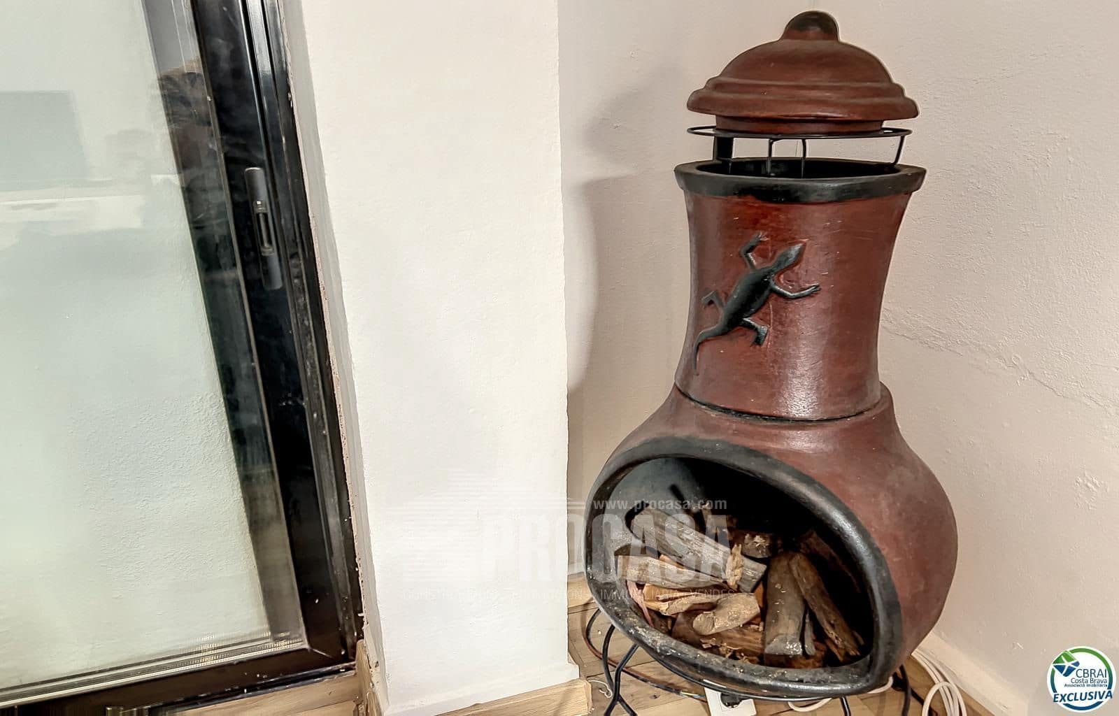 6 bedroom Flat for sale in Roses - € 315,000 (Ref: 7981773)