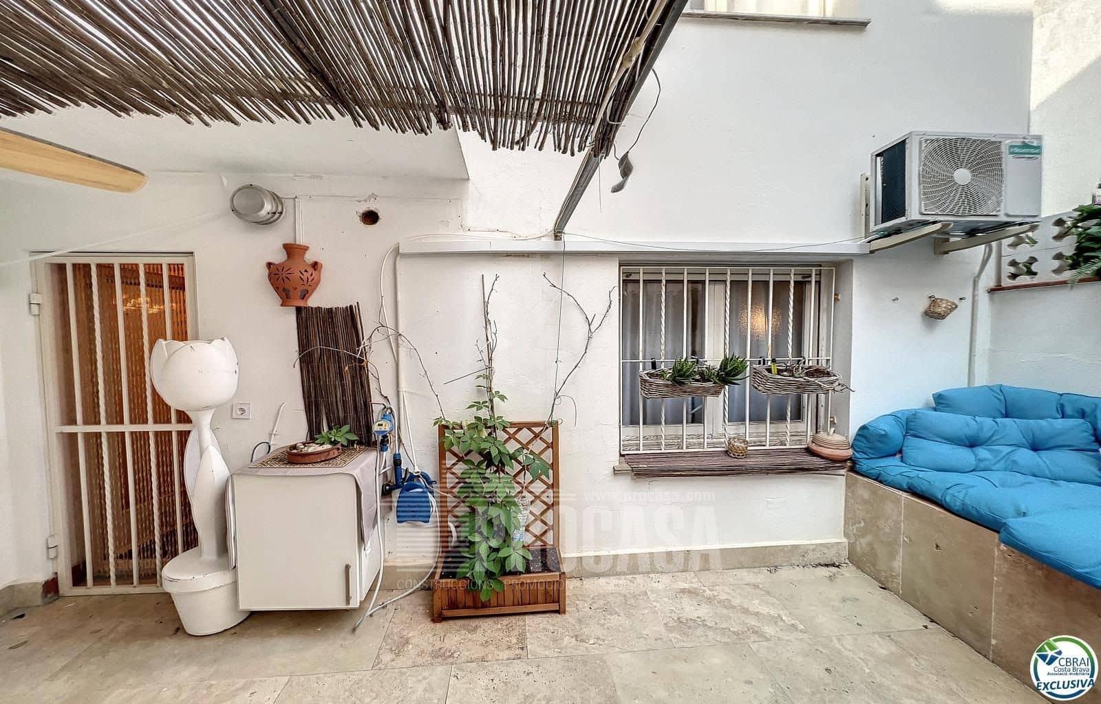 6 bedroom Flat for sale in Roses - € 315,000 (Ref: 7981773)