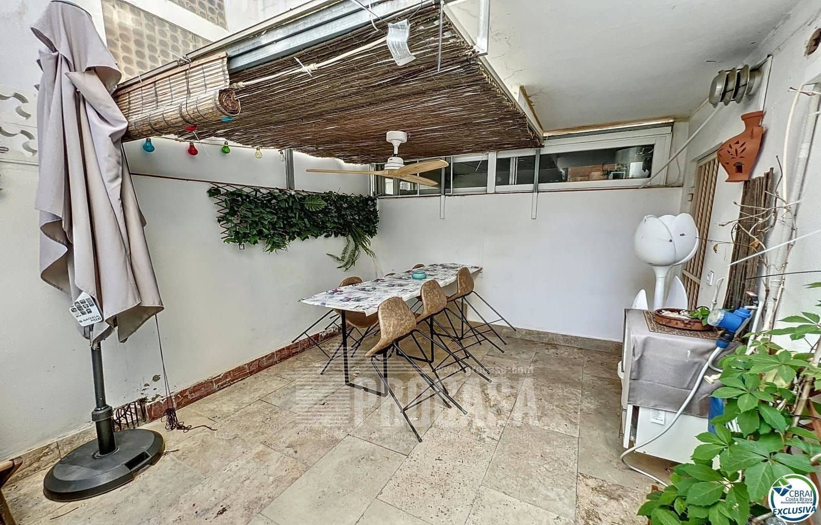 6 bedroom Flat for sale in Roses - € 315,000 (Ref: 7981773)