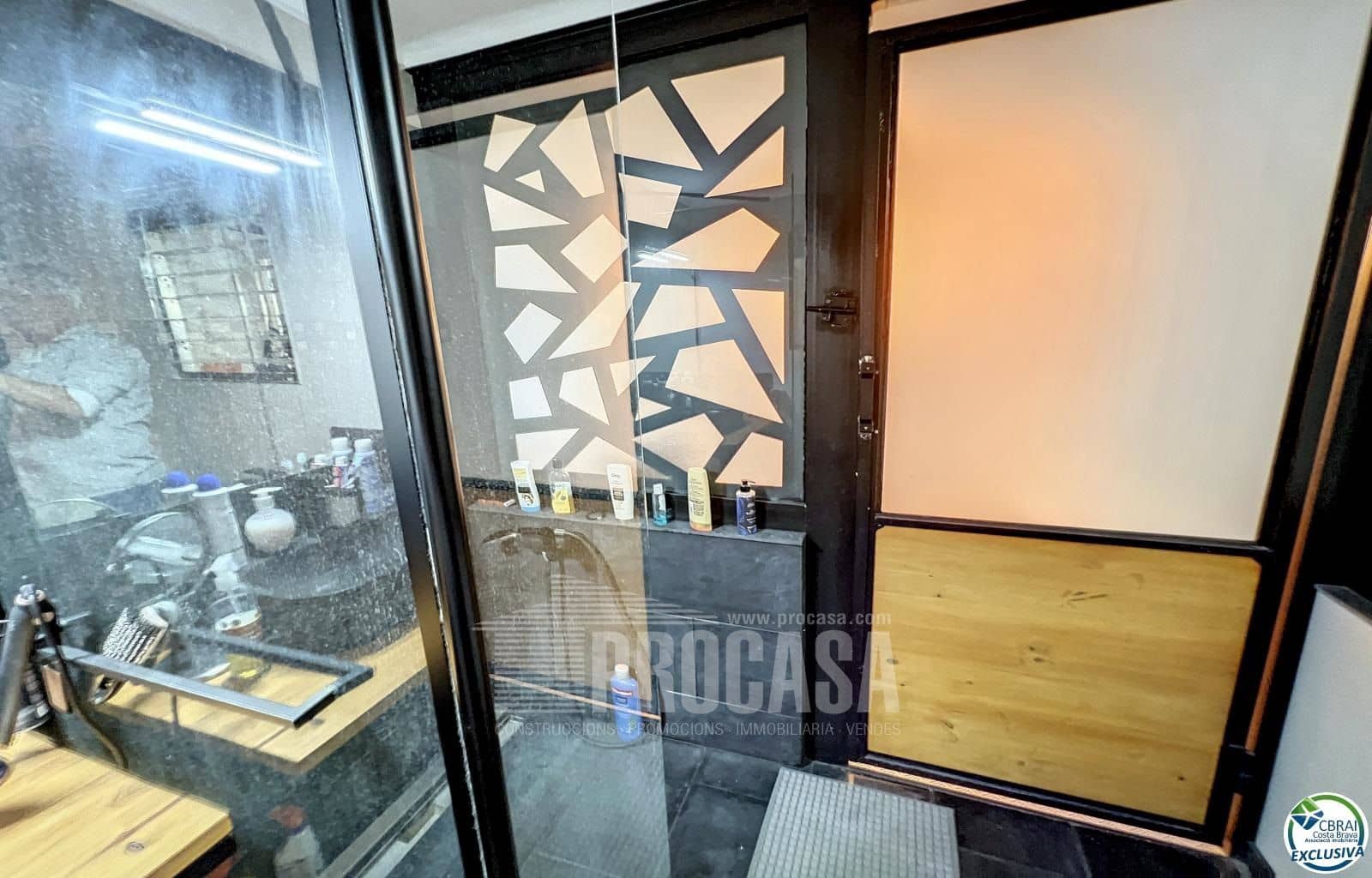 6 bedroom Flat for sale in Roses - € 315,000 (Ref: 7981773)