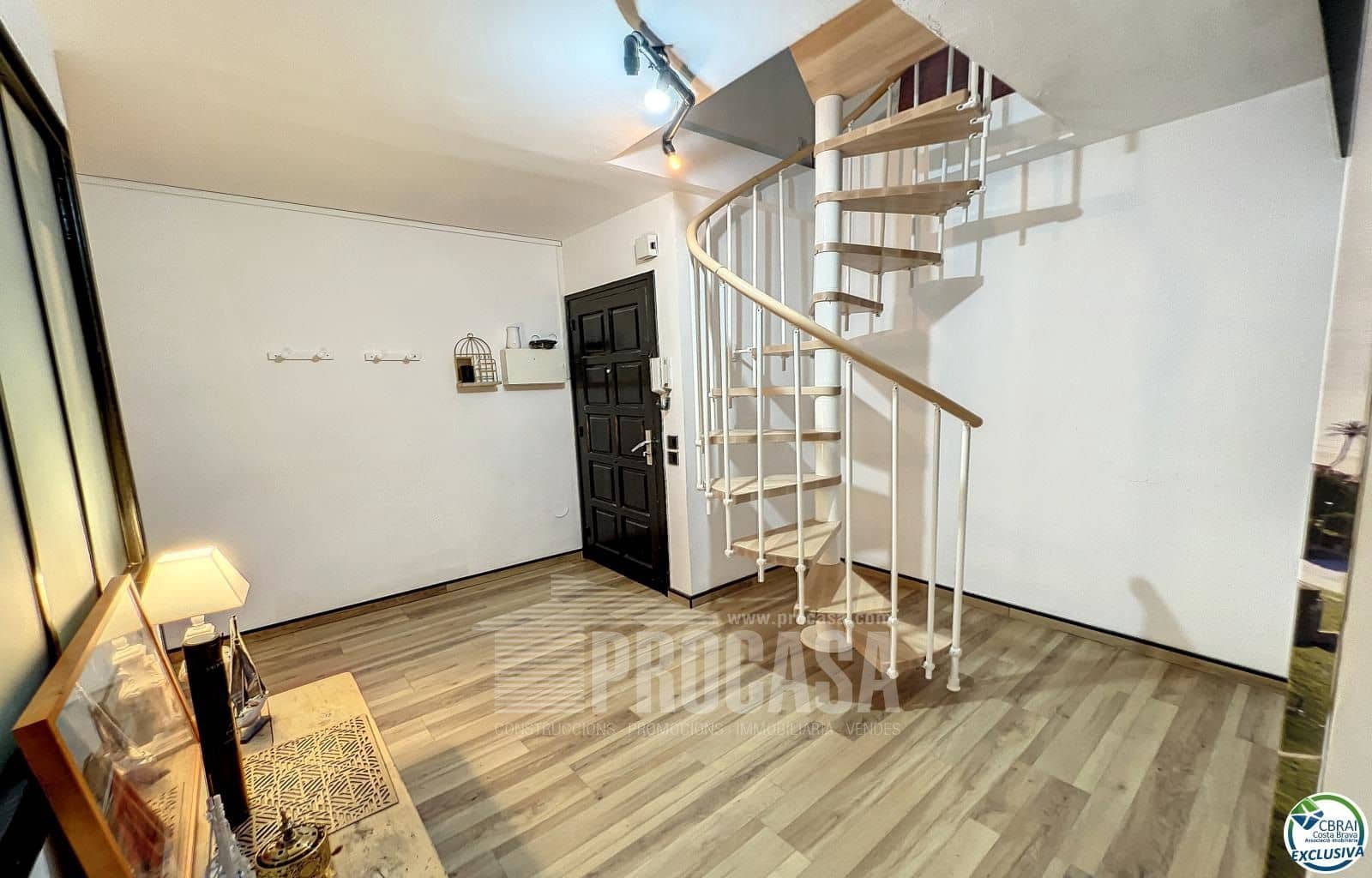 6 bedroom Flat for sale in Roses - € 315,000 (Ref: 7981773)